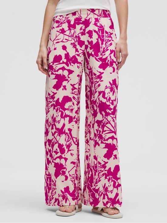 lululemon athletica Pants - Lululemon Swift Mid-Rise Wide-Leg Floral Pant size 6